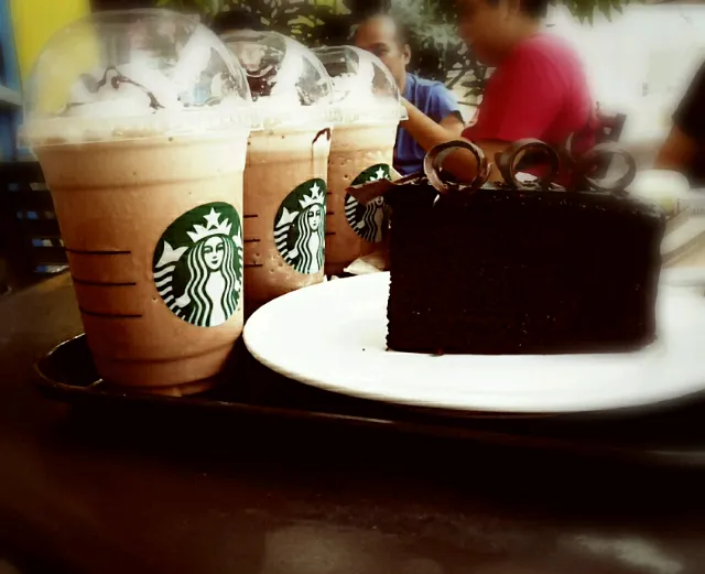 mocha frap and triple chocolate cake|doresalyn calunsagさん