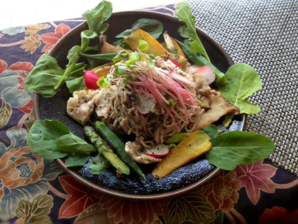 Snapdishの料理写真:焼き蕎麦 、ホワイトソース 柚子胡椒 黒胡麻風味|アズフラさん