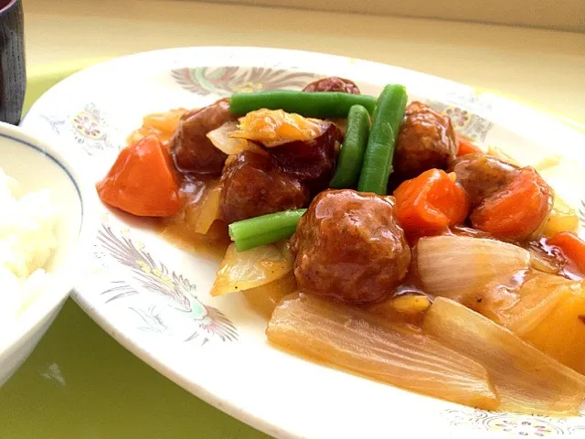 今日の社食は肉団子と根菜の黒酢あん。440円。|ルーア・ブランカさん