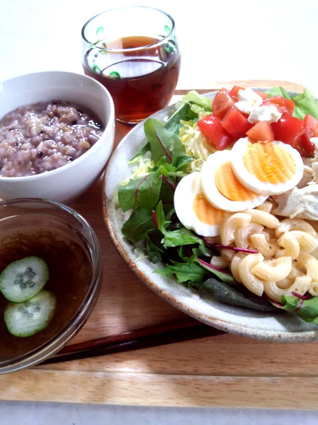 玄米・黒米・黒大豆のお粥☆もずく☆てんこ盛りサラダ|しずかさん