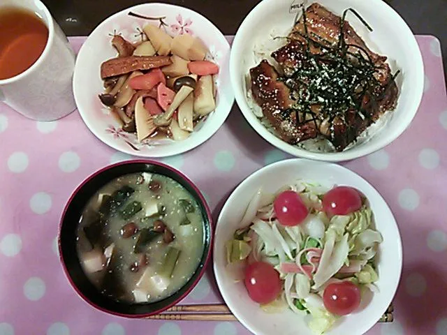 サンマの蒲焼き丼&筍煮物&なめこ汁&サラダ|クラキティさん