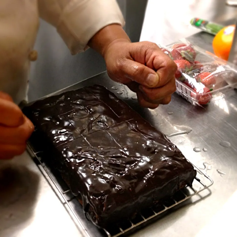 Snapdishの料理写真:Whiskey chocolate cake with ganache|lauren shannonさん