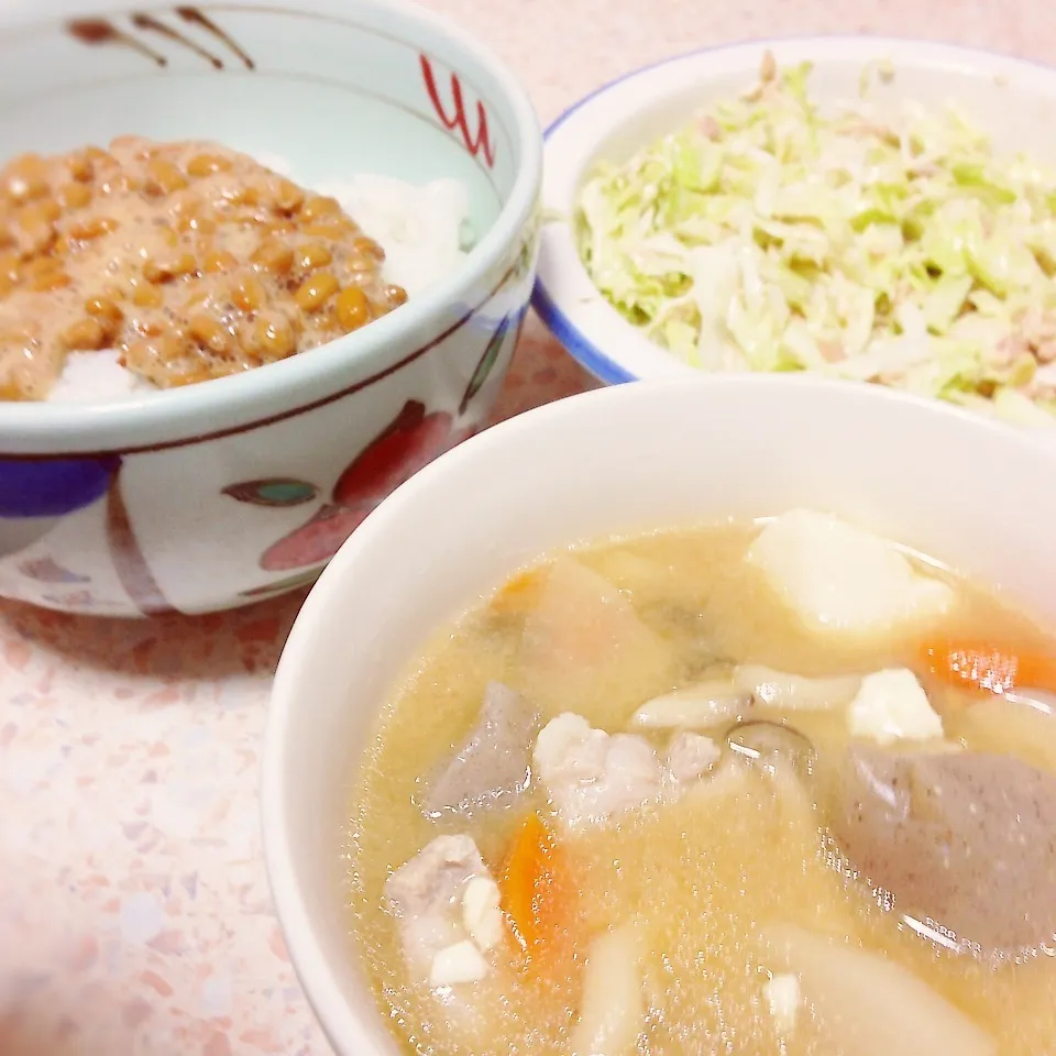 納豆ご飯 豚汁 ツナキャベツサラダ|はやしさん