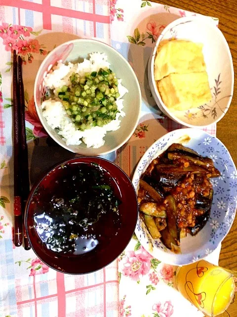 Snapdishの料理写真:なすの味噌炒め、揚げ出し豆腐、もずくスープ、山形のだし乗せごはん|相良幸子さん