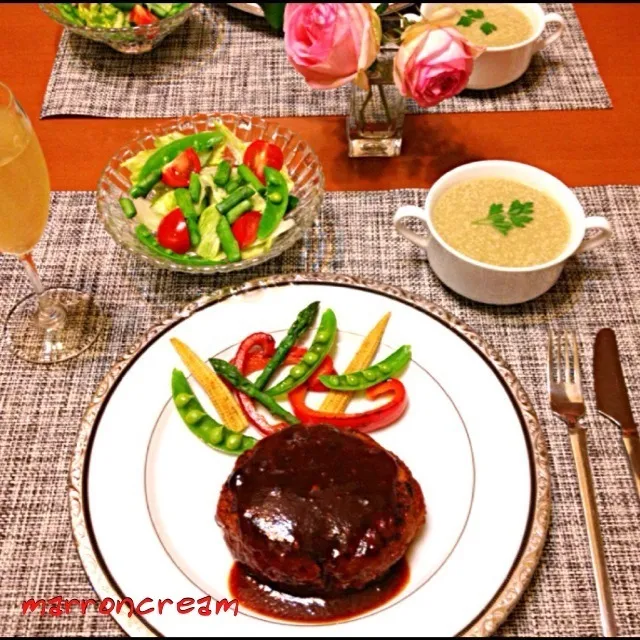 ハンバーグ＆絹さやのポタージュ☆|マロンクリームさん