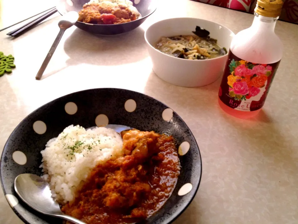 前日から仕込んだチキンカレー🍛と竹の子とワカメと切り干し大根の煮物|みきぴょん♪さん