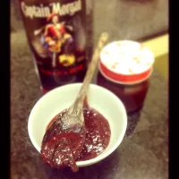 Snapdishの料理写真:Strawberry spread with vanilla and dark rum|ptr ywnさん