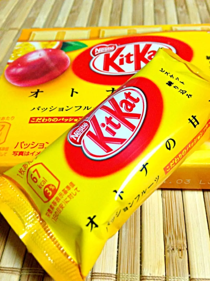 Kit Kat ( Passion Fruit - Maracujá - Passhonfurūtsu ) 👌|Mine Fernandoさん