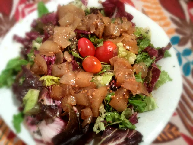 ensalada verde, cherry, semillas y cebollas al horno con granos de mostaza, para acompañar bondiola al horno!|alejandro bellocさん