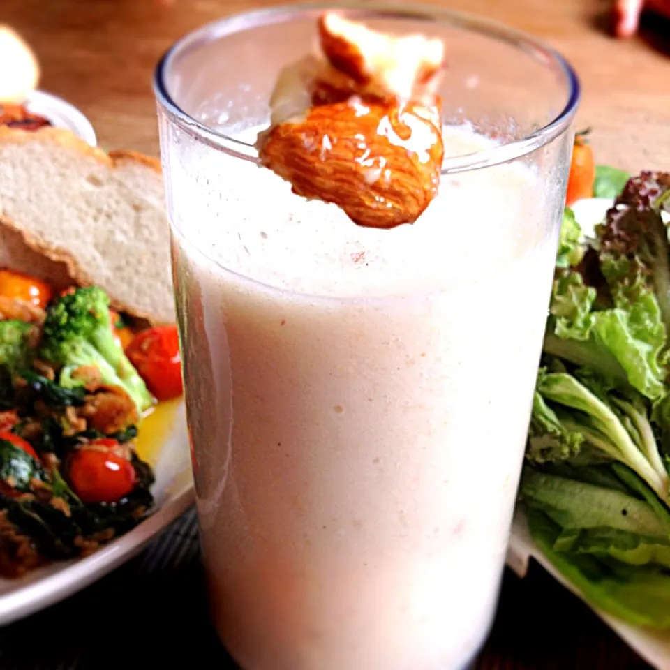 Guyabano almond smoothies...|Cynthia Reyesさん