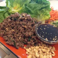 Snapdishの料理写真:Spiced pork in lettuce cups|Cari Gennarelliさん