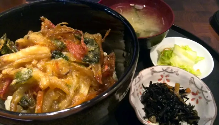 ランチは、野菜かき揚げ丼。|Takashi H.さん