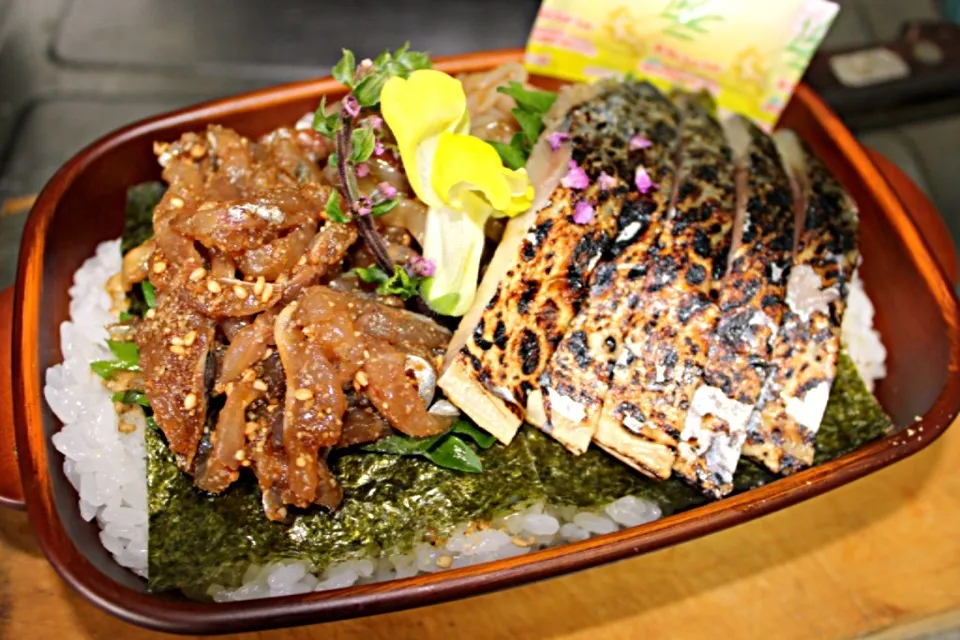 さく弁当 スーパー特売の刺し盛を漬けにしてのっけた丼|さくたろうさん