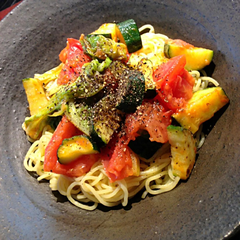 Snapdishの料理写真:朝ごはん パスタじゃないよ キャベツとズッキーニとトマトの塩焼きそばだよ|takarkiさん