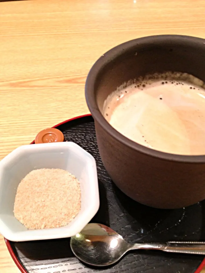 Snapdishの料理写真:キビとザラメの砂糖とコーヒー|西山 哲明さん