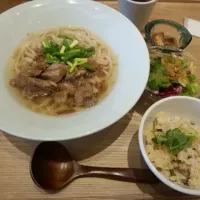 Snapdishの料理写真:牛すじうどん|平倉朝美さん