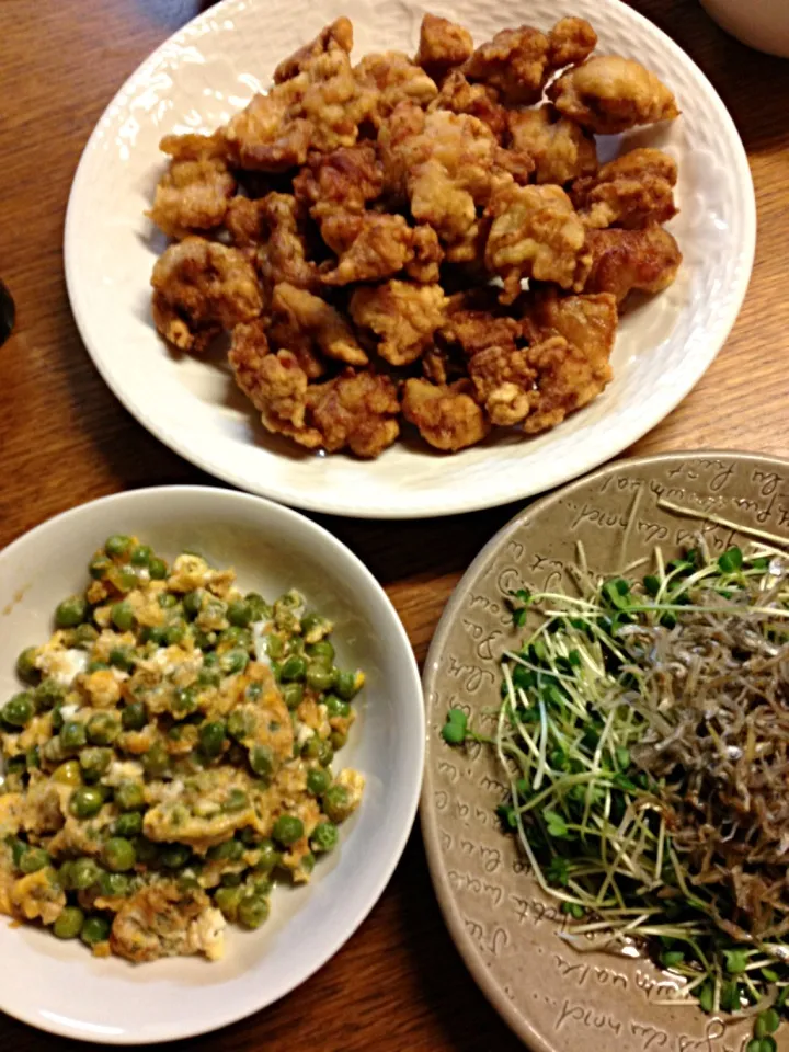 ★鶏の唐揚げ★えんどう豆の卵とじ★じゃこカイワレ|三宅 里美さん