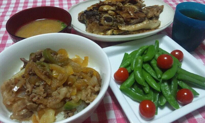 ポン酢焼き肉丼(牛切り落とし肉･新玉葱･ピーマン)、鰤あら煮、茹でスナップえんどう、プチトマト、お味噌汁(大根･きゃべつ･青ねぎ)|まあるさん