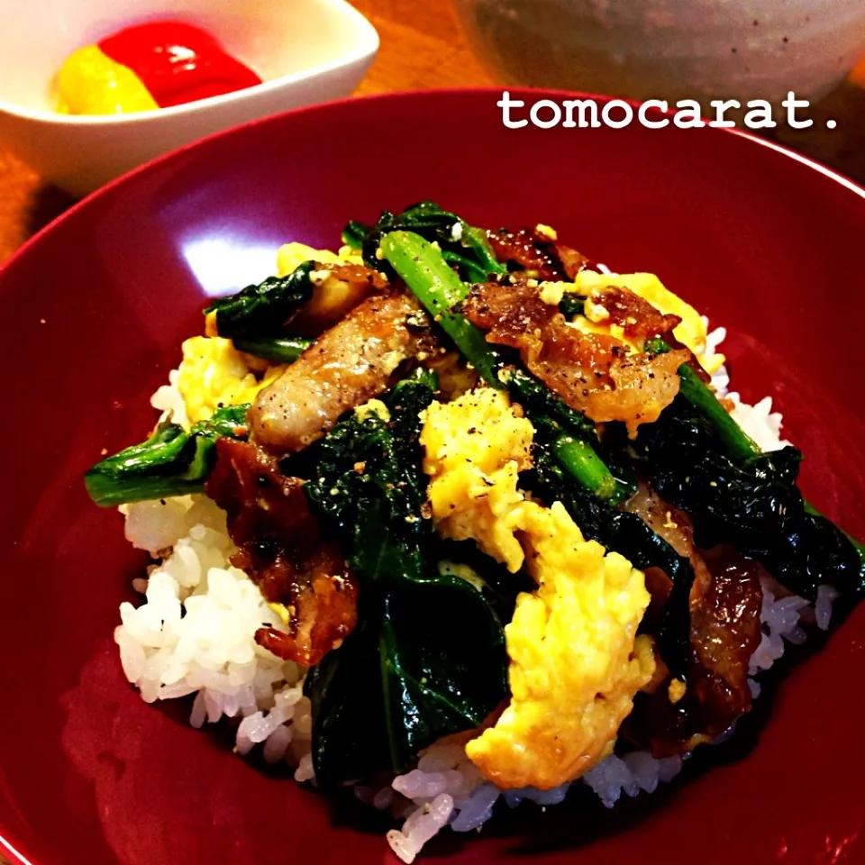 ほうれん草農家の方が作っていた豚バラとほうれん草と卵のオイスター炒め丼！|tomocarat.さん