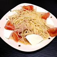 Snapdishの料理写真:トマトとツナの冷たいパスタ|ちはるさん