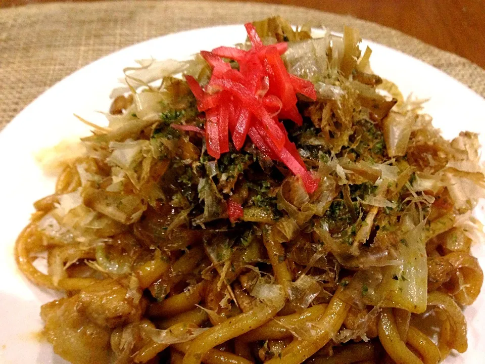 旦那作、焼きうどん😋|みほままこさん