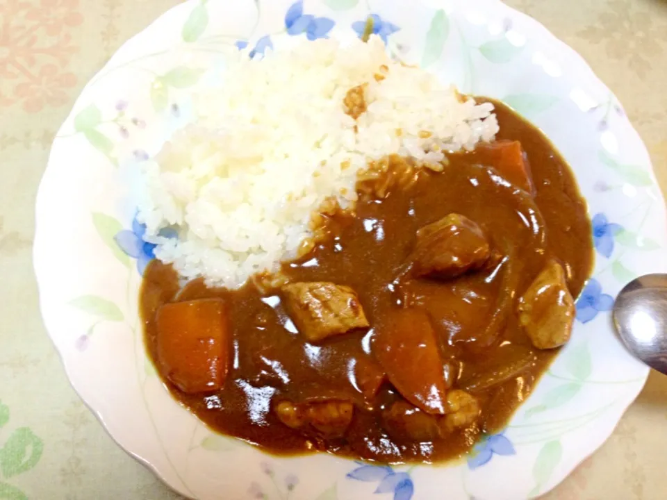 Snapdishの料理写真:我が家のカレーライスはジャワカレー中辛🍛|ゆうじ.さん