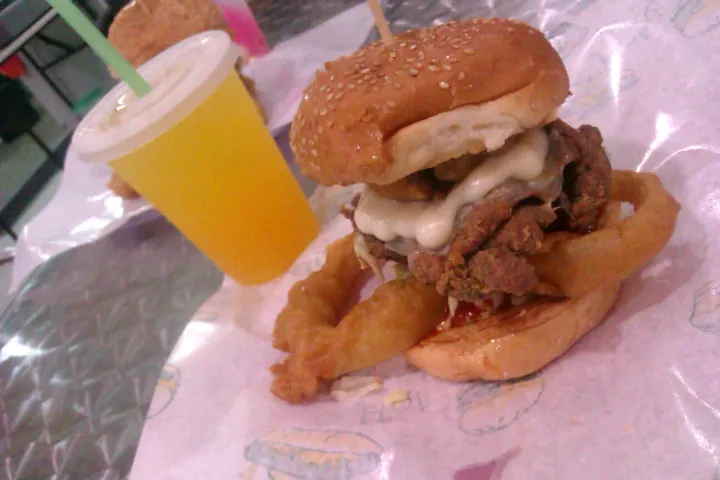 Burger Bakar Uncle Burn Supremo|Safuwan Romliさん