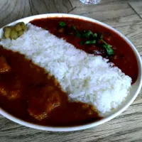 Snapdishの料理写真:ダブルカレー(ﾁｷﾝｶﾚｰ/ﾅｽのﾄﾏﾄｶﾚｰ)|A Uedaさん