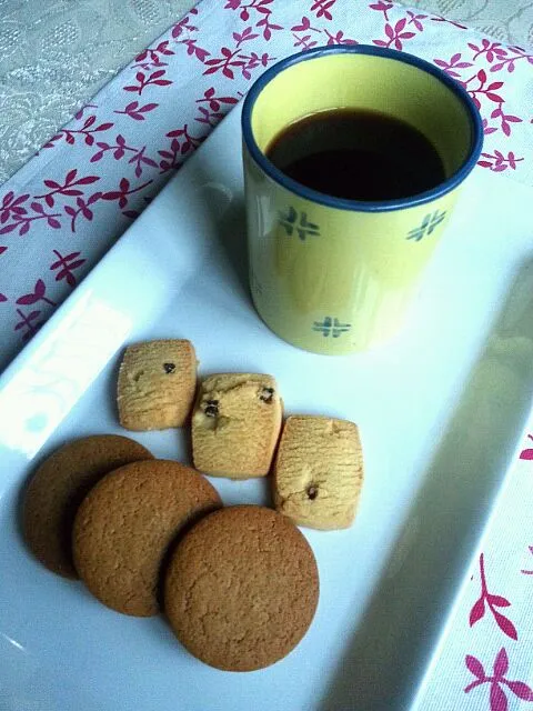 Kenyan Black Coffee ■ Gingernut Cookies ■ Blueberry Shortbread|Mrs BNazさん