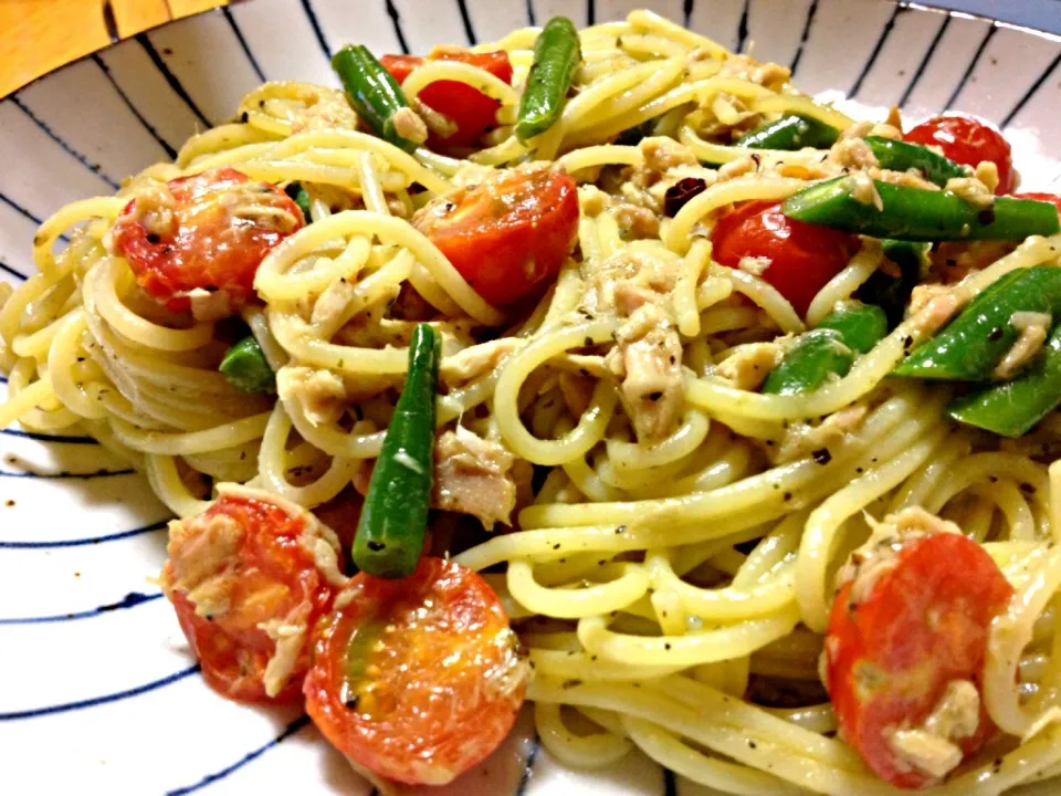 トマト🍅とバジルのツナパスタ♪|ゅきゅきさん