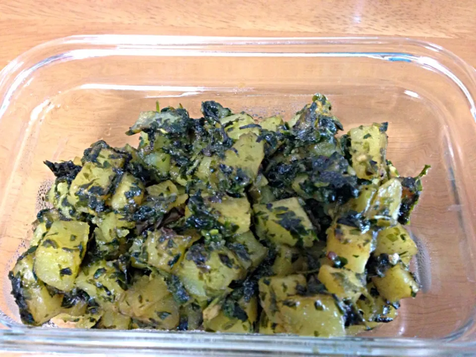 Snapdishの料理写真:Methi aloo ( fenugreek potato curry )|natasharavindranさん