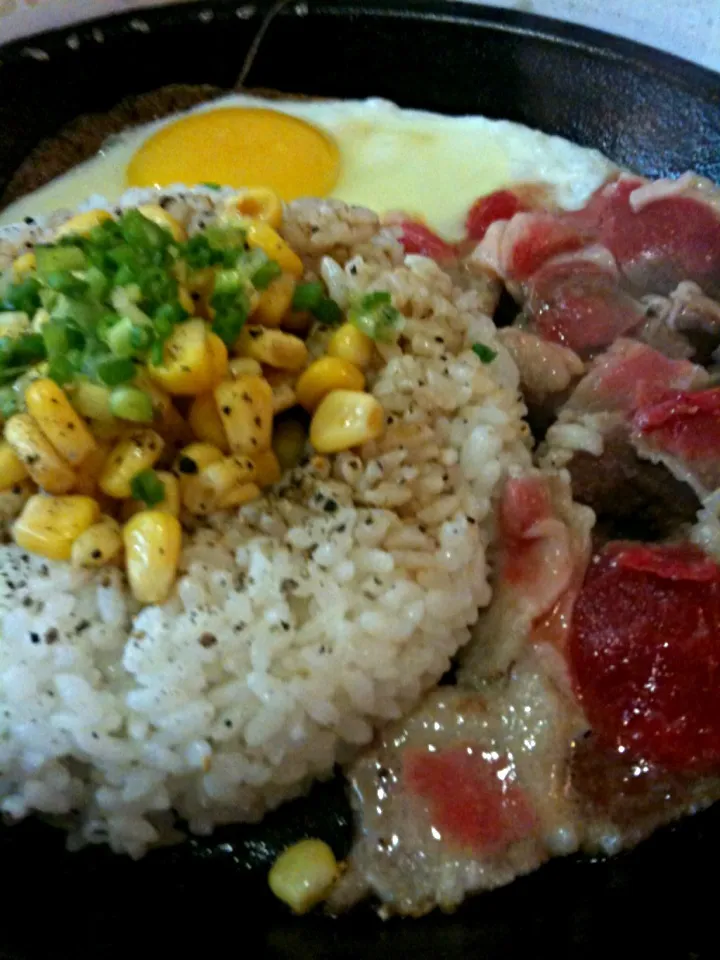 Beef Pepper Rice with egg. Yum! 😊|grezさん