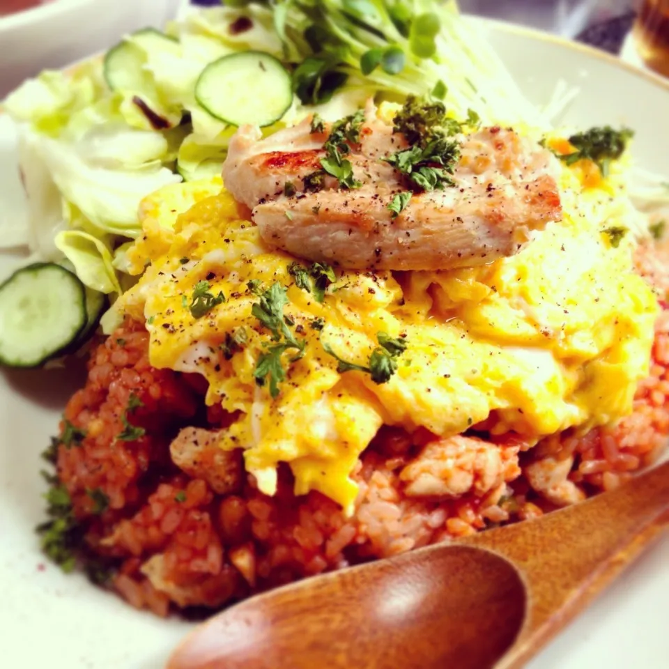 今日のトモコンダテは塩麹鶏と納豆のオムライス🍳🍅🍴|🇯🇵ともこちゃん。さん