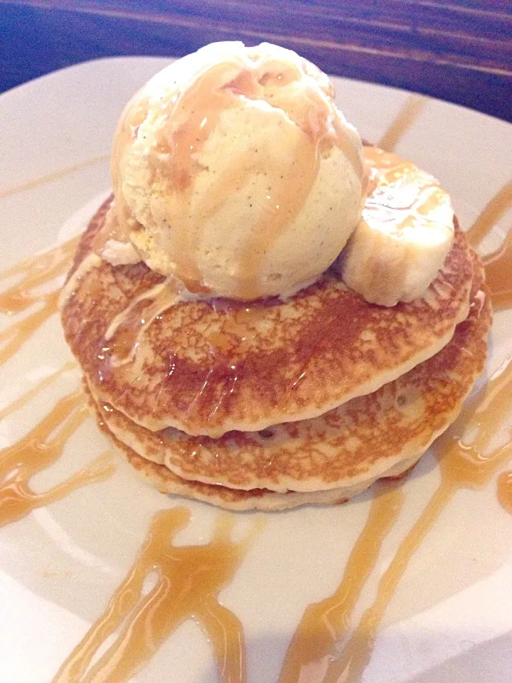 Banana & Butterscotch Pancakes with Vanilla Icecream🍌🍯|willklhさん