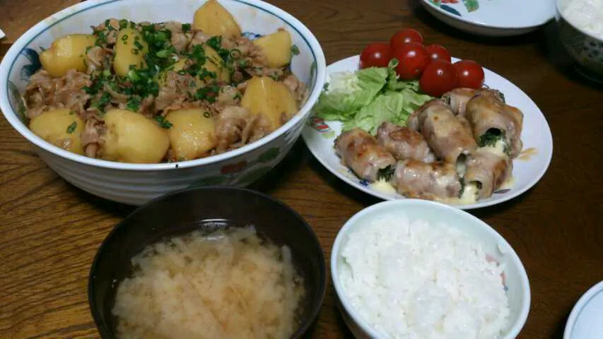 旦那さん作 じゃが豚の甘辛てり煮＆豚バラのしそチーズ巻き＆大根の味噌汁|えっちゃんさん