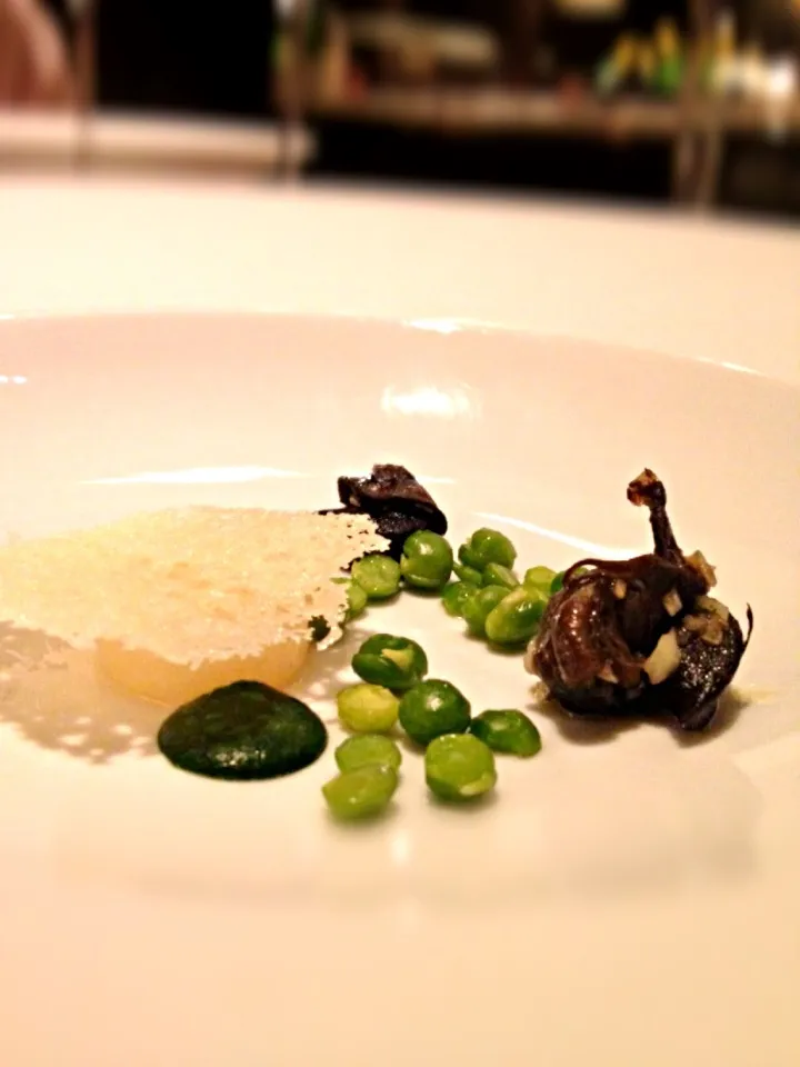 Escargots , green spring peas & chives|Queenさん