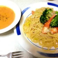 Snapdishの料理写真:かにの爪パスタとカニのビスクスープ|putamichikoさん