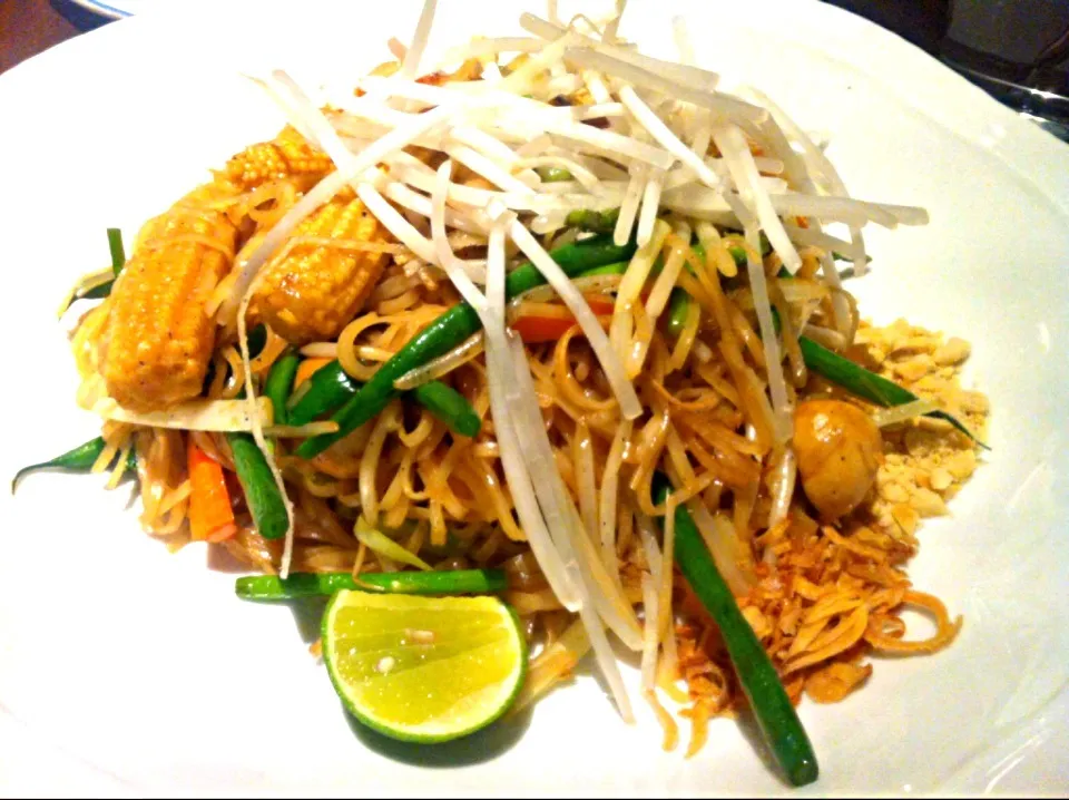 Vegetarian pad Thai noodles|skyblueさん