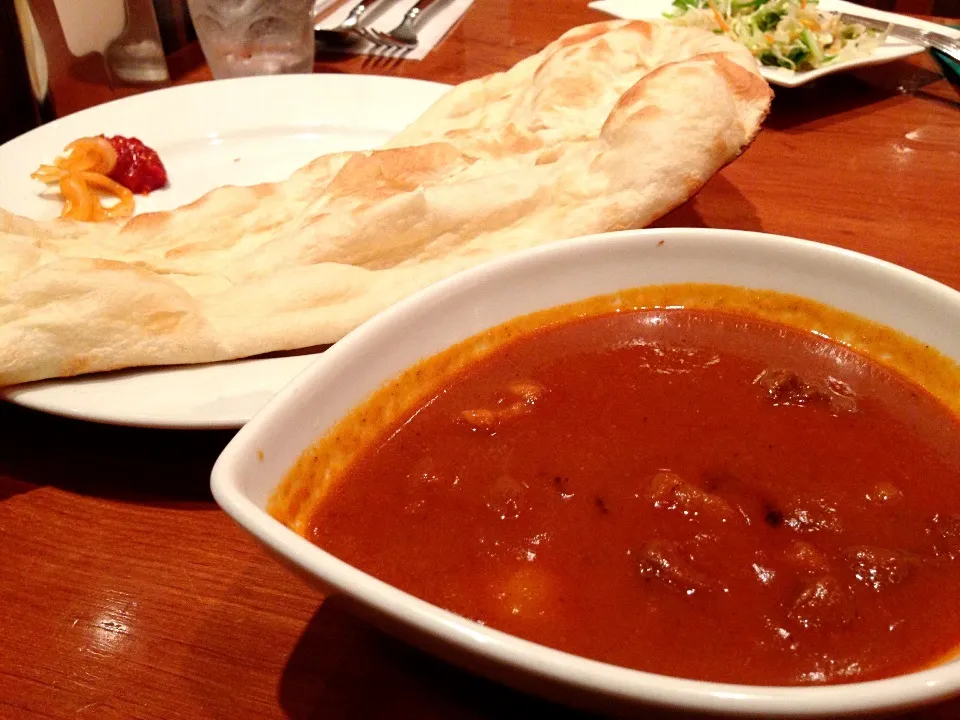 Snapdishの料理写真:แกงกะหรี่อินเดีย カレーとナン🍛@ที่ญี่ปุ่น マントラ 南砂町スナモ店|akiさん