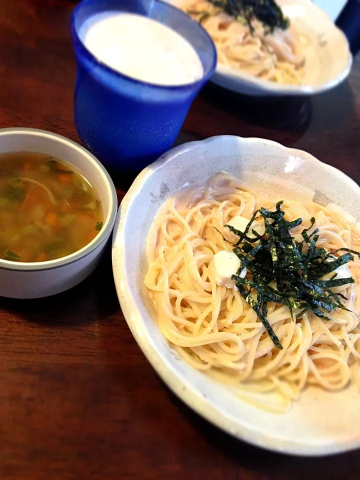 イカと明太子のクリームスパ、野菜スープ、バナナシェイク|さくたえさん