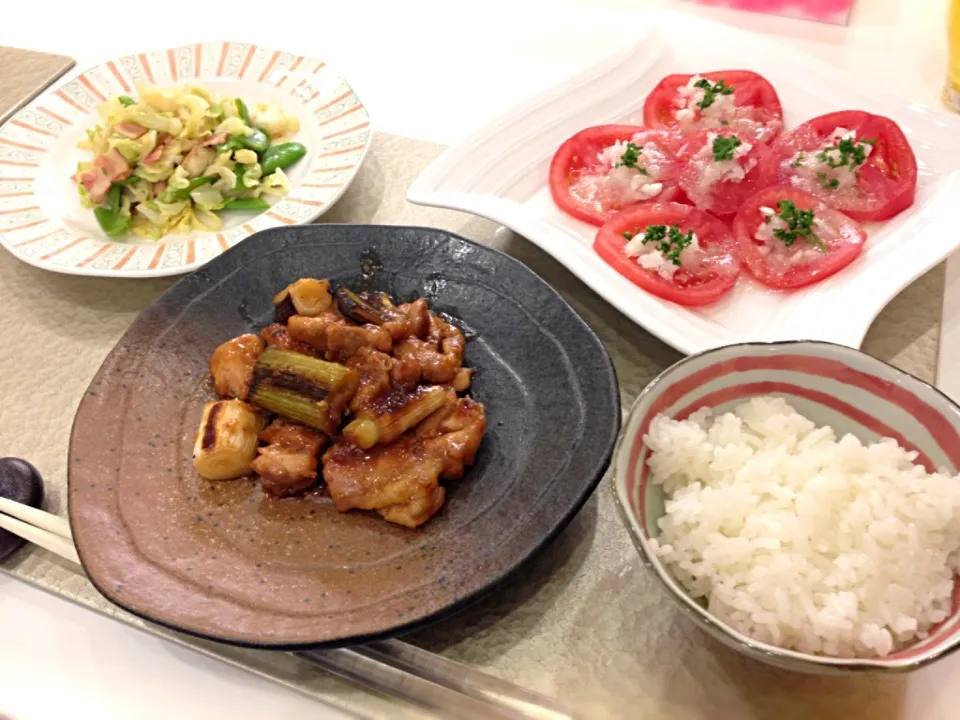 照焼きチキン、キャベツとベーコンの温野菜サラダ、トマトのサラダ|ななさん