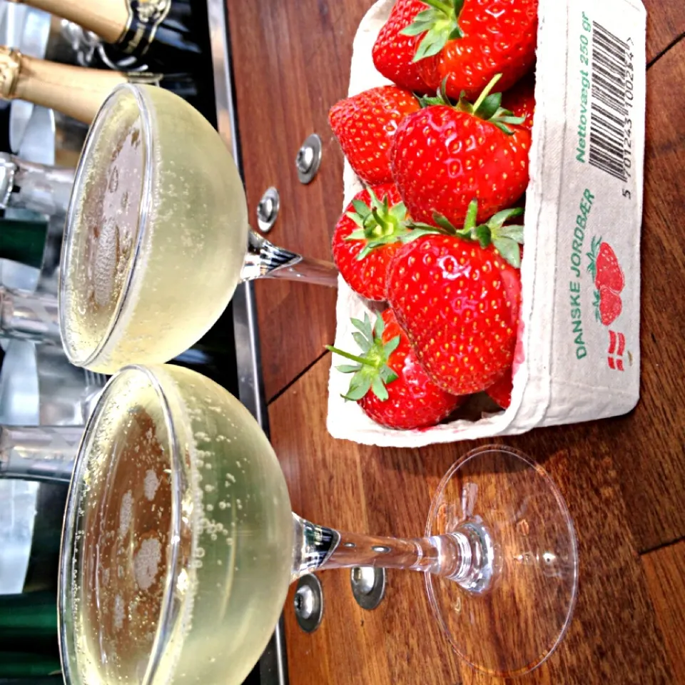 Cava and strawberries|squinkyさん