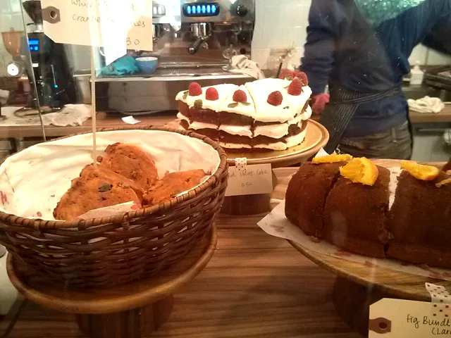 red velvet cake, scones and more! at maple&market|Yi Ning Limさん