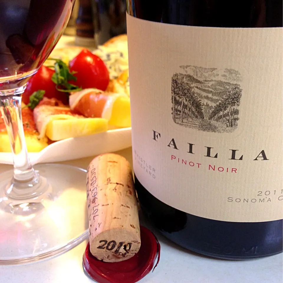 生ハムチーズとFAILLA Whistler vineyards Pino Noir|sasaちゃんこ😎さん