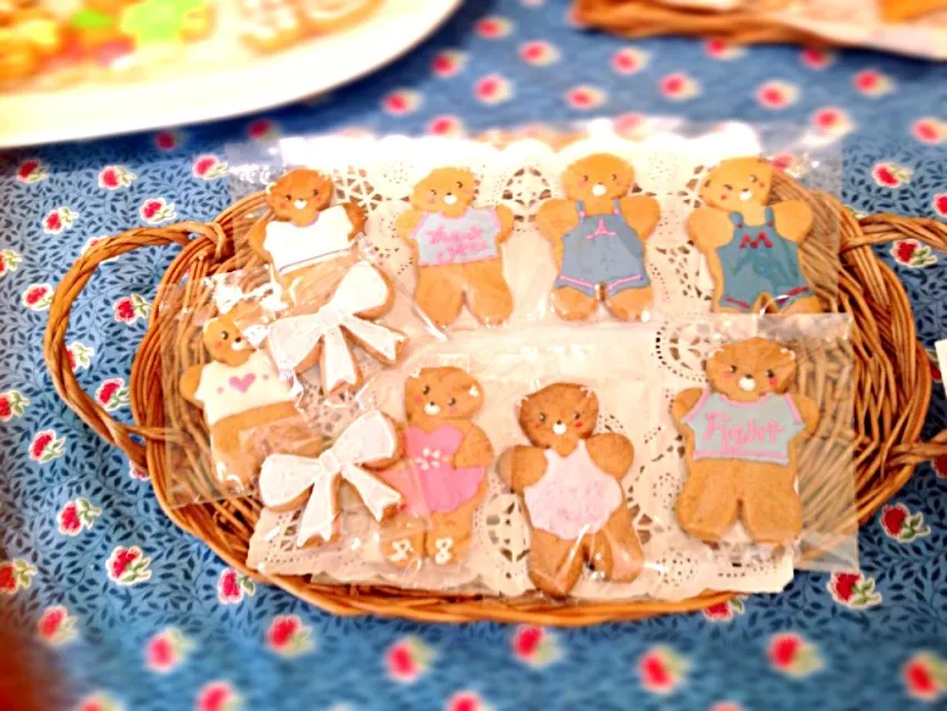 Snapdishの料理写真:Cute bear cutter cookies|PhUnGさん