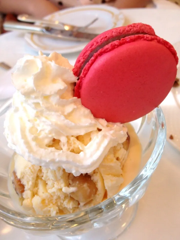 Macadamia Icecream and Rasberry Maccaron|chingyさん