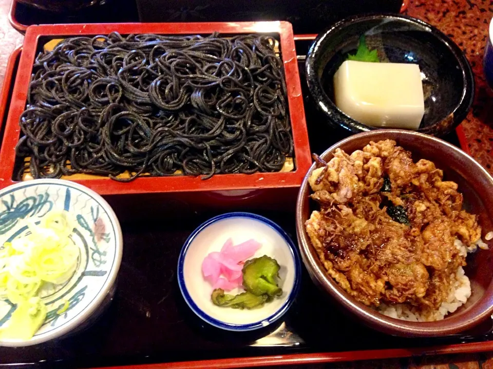 Snapdishの料理写真:佐原・小堀屋 黒切り蕎麦セット|ゆうじ.さん