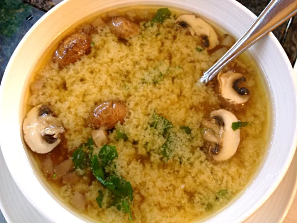 Miso Soup, mushrooms, broccoli rabe leaves|Tasso Apostolopoulosさん