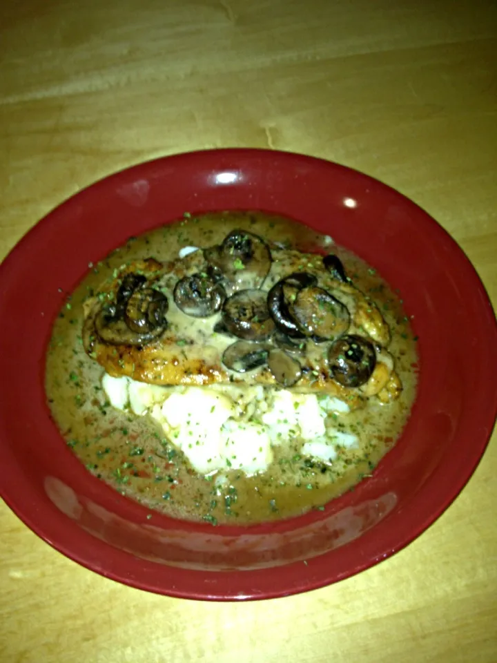 Chicken Marsala over mashed potatoes|Neal Groveさん