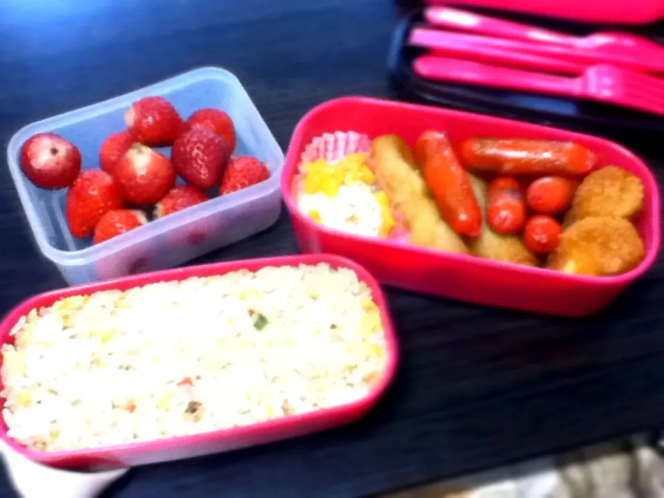 部活にいかなくて家で食べてる弁当|まなぇさん